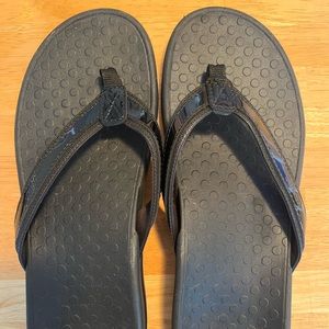 Tide II Vionic Flip Flops Like New Size 10